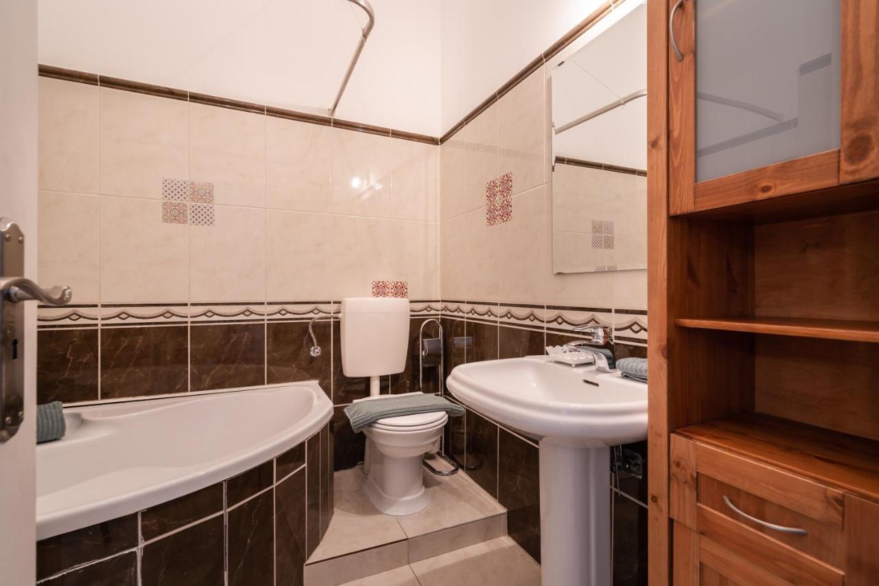 K10 - Kazinczy Street Heritage Suite - Best Location By Bqa Budapest Exterior photo