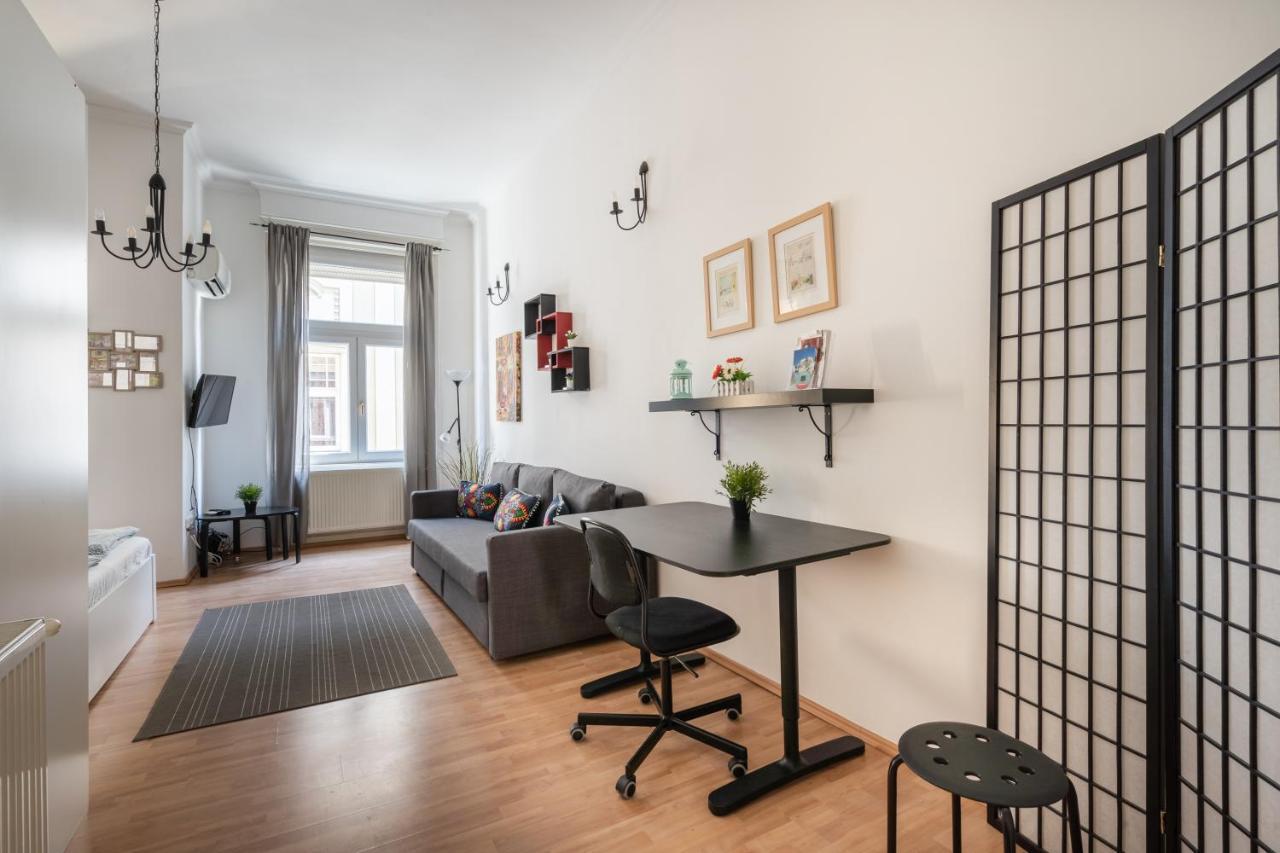 K10 - Kazinczy Street Heritage Suite - Best Location By Bqa Budapest Exterior photo