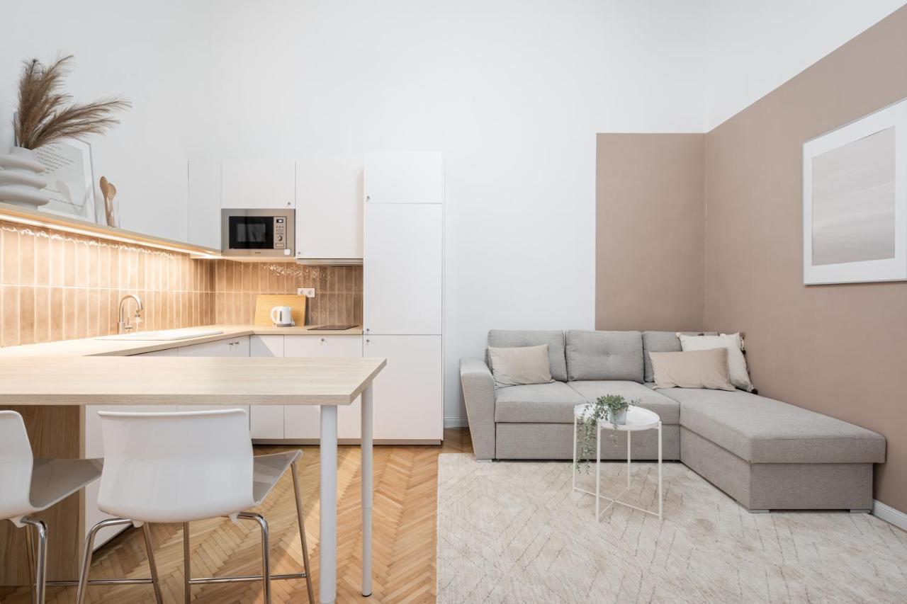 K10 - Kazinczy Street Heritage Suite - Best Location By Bqa Budapest Exterior photo